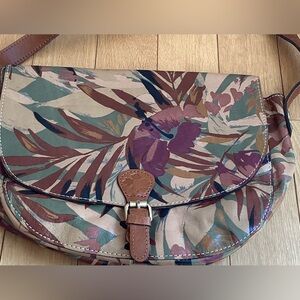 Patricia Nash Rosalini bag in the Vintage Tropic print